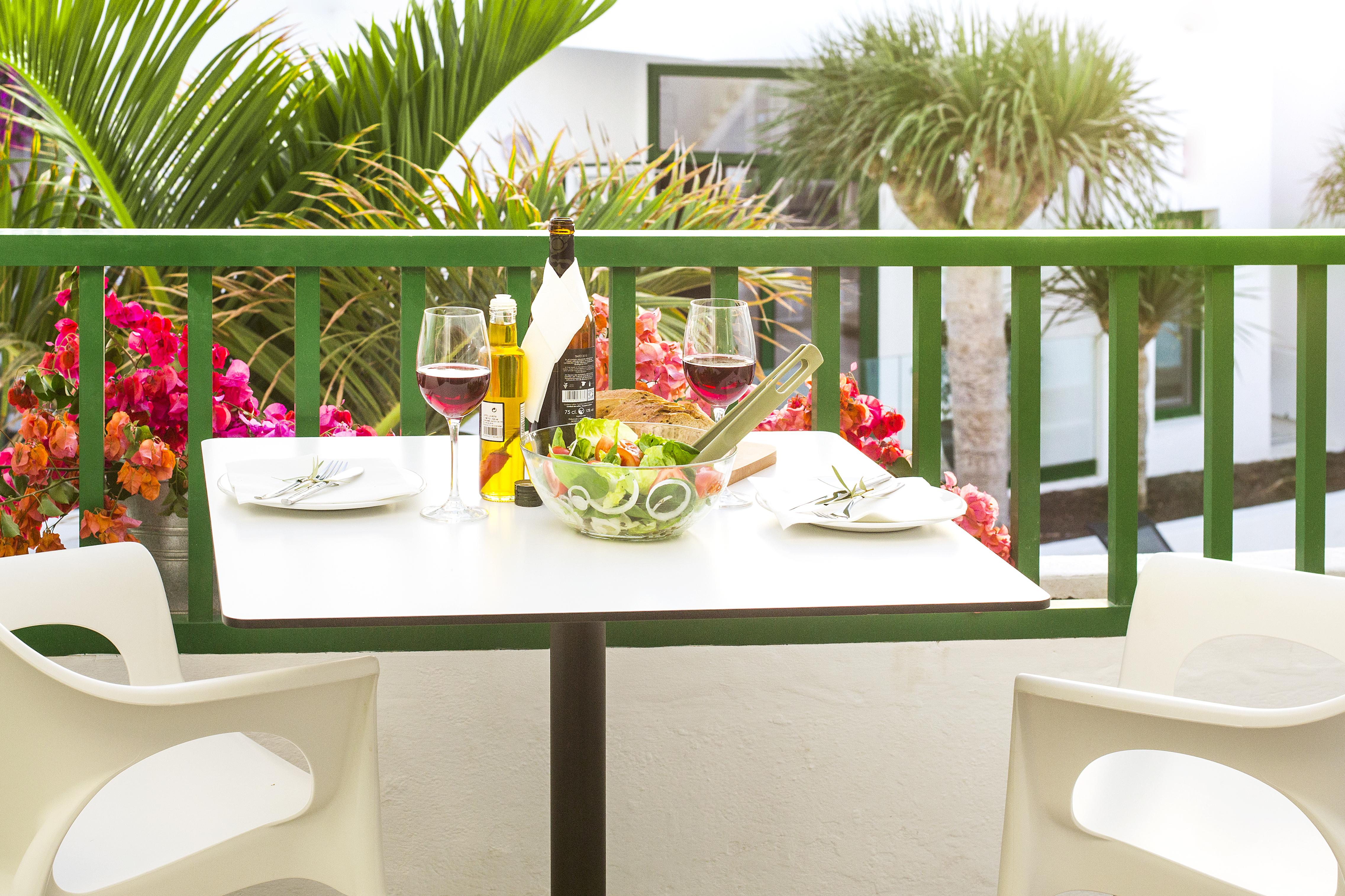 Apartamentos El Guarapo Costa Teguise Exteriör bild