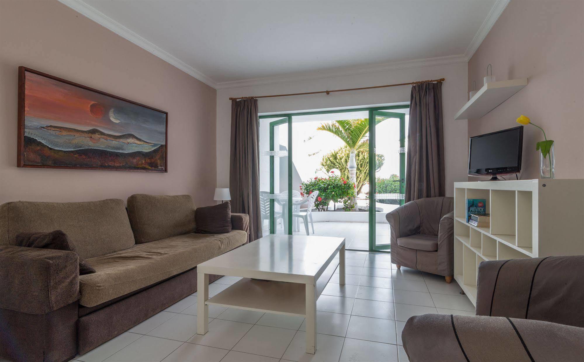 Apartamentos El Guarapo Costa Teguise Exteriör bild
